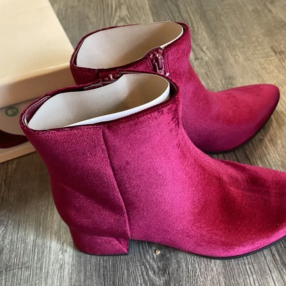 A new day Delilah Crushed Velvet Bootie - Picture 4 of 5